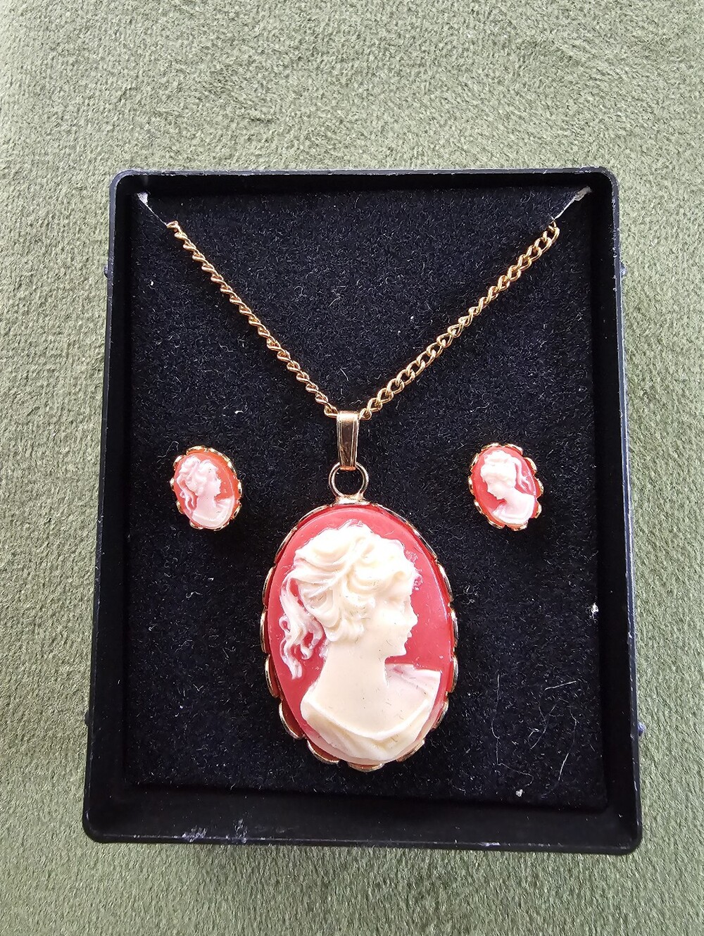 Vintage Cameo And Earring Set